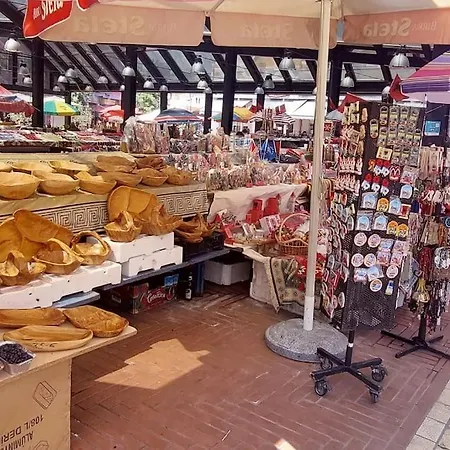 Apartment Cosy Rooftop At Pazari I Ri