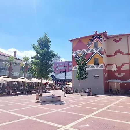 アパート Cosy Rooftop At Pazari I Ri ティラナ